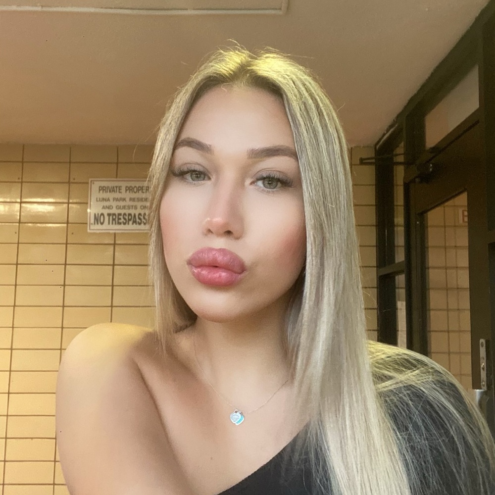 Meet your Posher, Eva